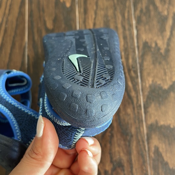 Nike - Picture 6 of 7